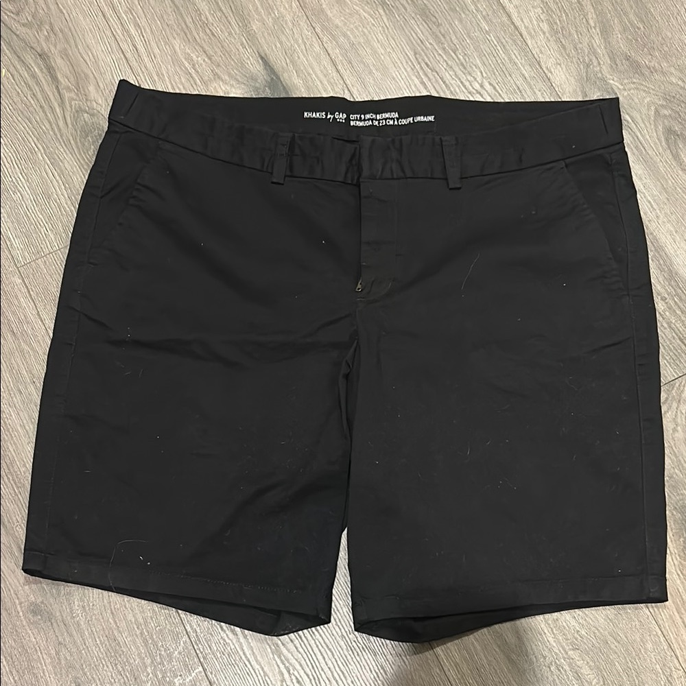 GAP Black Bermuda Shorts Flat Front Mid-Length